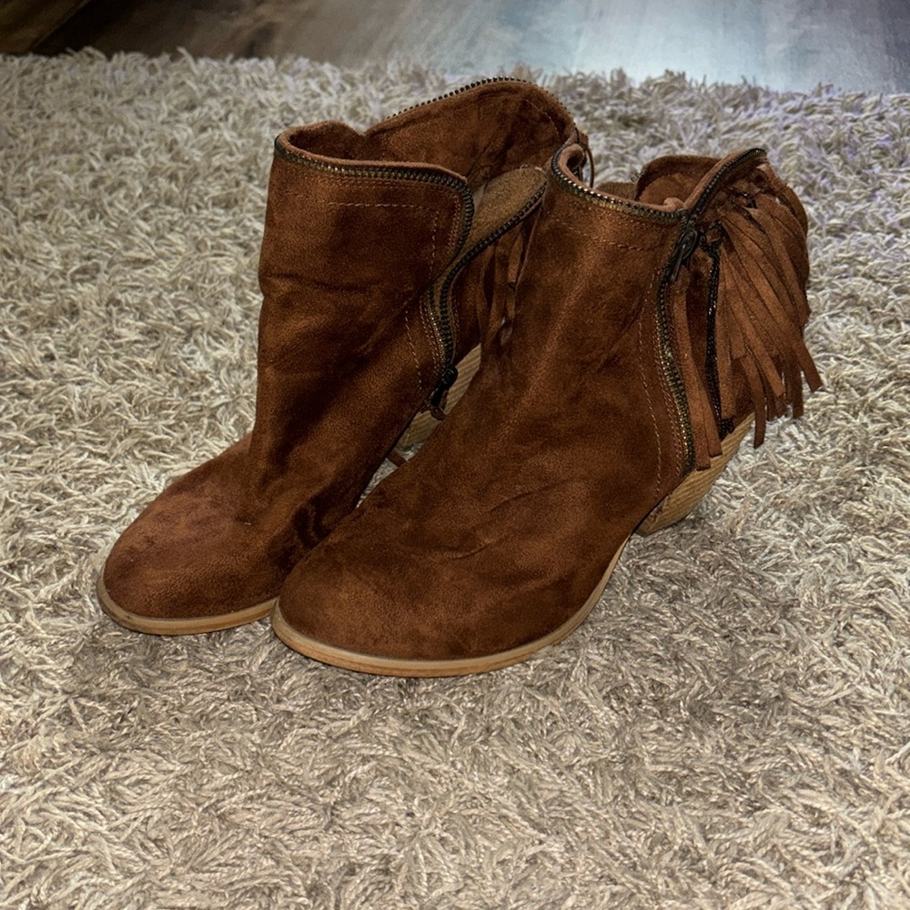 Size 7.5 brown fringe booties